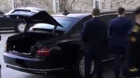 "Ядерный чемоданчик не забудьте", - Сеть заинтриговало содержимое багажника "Кортежа" Путина 