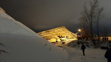 ​В Оренбурге находившийся на реконструкции мост рухнул прямо на автомобили – кадры с места ЧП