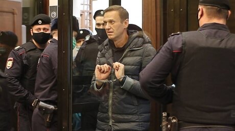 Арестовать, нельзя помиловать: Навальному дали 3,5 года тюрьмы