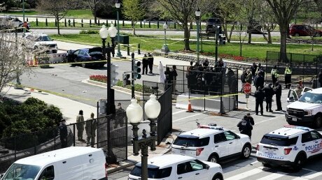 Новый штурм Капитолия в Вашингтоне: водитель протаранил КПП на автомобиле