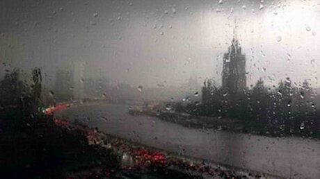 Мощный ливень обрушился на Москву: по улицам и дорогам текут реки