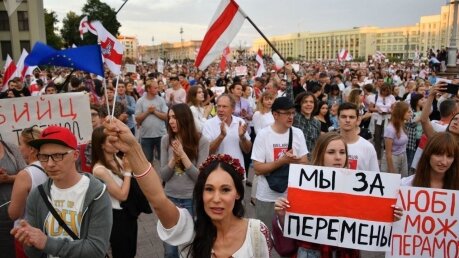 Сторонники белорусской оппозиции выступили против флага Евросоюза