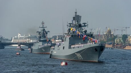 ​День ВМФ России: прямая видеотрансляция парада и поздравление Путина в Санкт-Петербурге