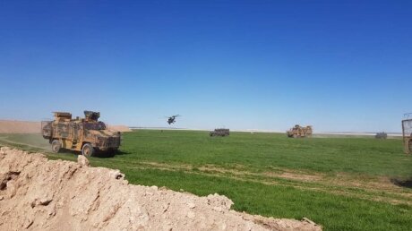 Под "присмотром" Ми-35М ВКС РФ: Россия и Турция возобновили патрулирование границы Сирии - кадры