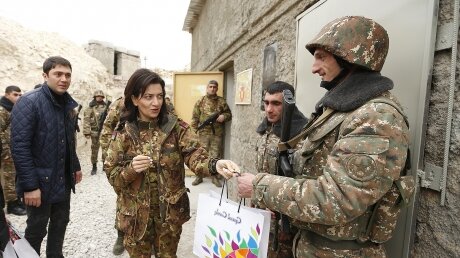 Жена Пашиняна вскоре отправится на фронт в Карабах 