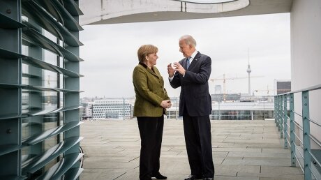 Bloomberg предрек "неприятный разговор" Байдена и Меркель о России 