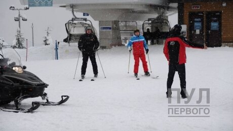 Лукашенко едва не задел Путина палкой во время катания на лыжах в Красной Поляне