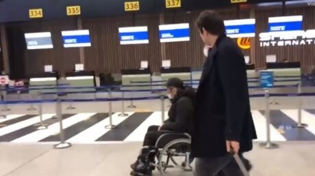 Алибасова, покидающего Москву в инвалидном кресле, застали журналисты