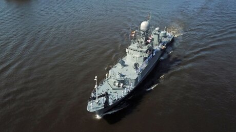 ​Российский фрегат “Казанец” протаранил торговое судно Ice Rose у берегов Даниии: что известно