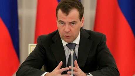 Медведев разочарован позицией Зеленского, вспомнив Порошенко