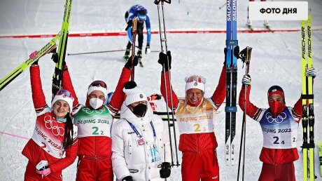Видео награждения российских лыжниц олимпийским "золотом" и танца Юлии Ступак попало в Сеть