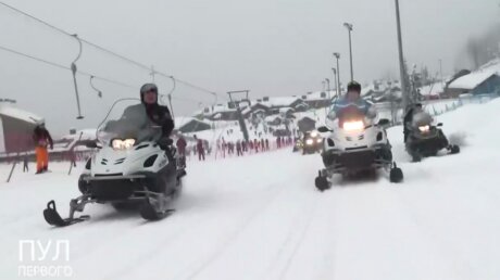Лукашенко обогнал Путина на снегоходе, попав на видео