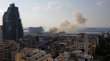 Мощнейший взрыв в порту Бейрута попал на видео: много разрушений и жертв