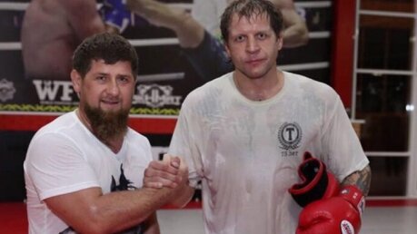 Кадыров сразил Емельяненко резким ударом ноги 