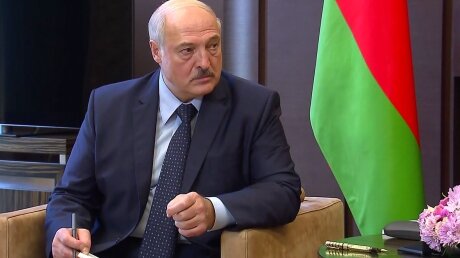 Лукашенко объяснил "оголтелое" поведение Польши и Прибалтики 