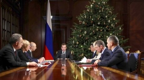​Медведев показал Украине, кто виноват в сокрушительных санкциях: "Вы их вначале ввели"