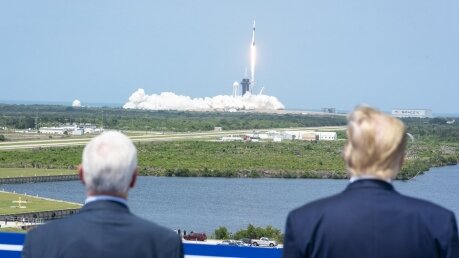 Falcon 9, Crew Dragon, запуск, Дональд Трамп. фото, Майк Пенс