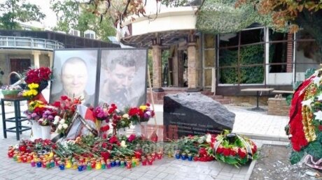Очевидцы показали, что местные жители сделали у места убийства Захарченко, – кадры