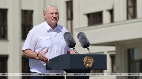 "Даже когда буду мертвым..." - Лукашенко на митинге пообещал не отдать Белоруссию