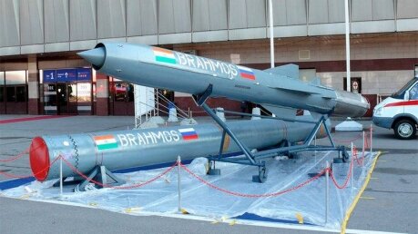 ​Россия и Индия преступили к созданию "ракеты-убийцы" самолетов BrahMos