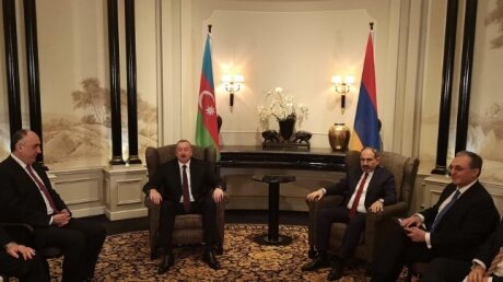 Карабахский конфликт: Пашинян и Алиев провели первую официальную встречу – кадры 