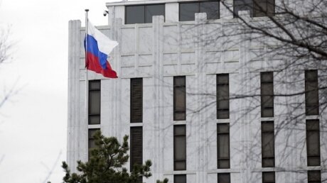 Посольство России поймало Bloomberg на "подмене", заставив опровергнуть фейк о коронавирусе