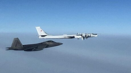 ​Самолеты ВВС США экстренно подняты на сопровождение российских Ту-95МС у Аляски