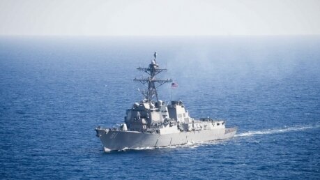 После захода в Порт-Судан за фрегатом РФ отправился эсминец ВМС США