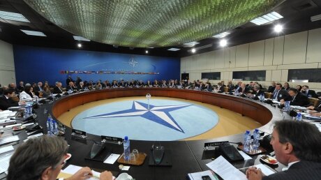 В центре при НАТО "разгорелся конфликт" из-за России