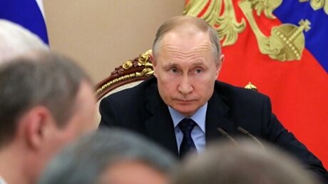 Песков рассказал, применял ли Путин новую вакцину от коронавируса