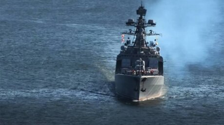 Бегство эсминца Chafee от "Адмирала Трибуца" в российских водах показали на видео