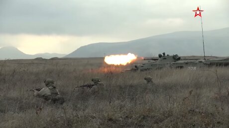 Армейский корпус Черноморского флота сокрушил противника в "сражении" за Крым
