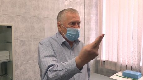 Жириновскому сделали прививку от коронавируса, кадры