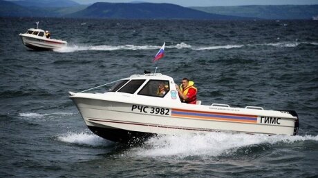 На Камчатке перевернулся катер "Тихий", экипаж пропал без вести, известны имена 