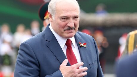 Лукашенко призвал протестующих в Казахстане "встать на колени" перед полицейскими