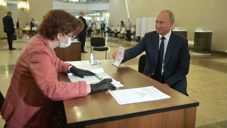 Голосование Путина по поправкам в Конституцию попало на видео