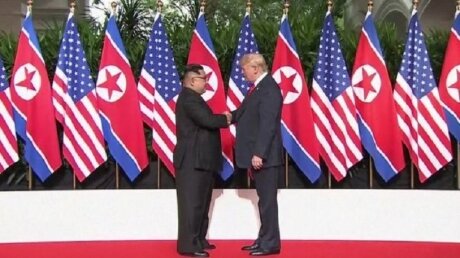 Трамп и Ким Чен Ын пожали руки, чтобы решить проблемы двух стран, - исторические кадры