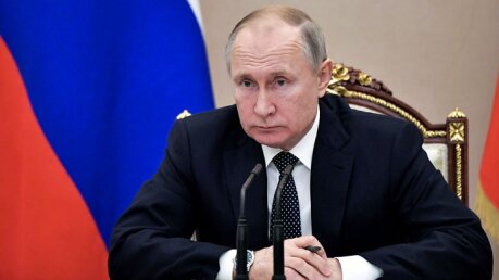 Путин высказался об ограничении работы предприятий из-за коронавируса