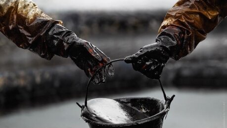 Цена нефти Brent продолжает "крутое пике": баррель торгуют дешевле $23