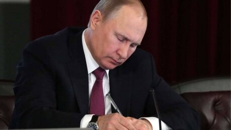 Путин подписал указ - в ДНР и ЛНР начнут выдавать российские паспорта
