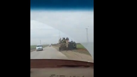Броневик США толкнул машину военной полиции России в Сирии 