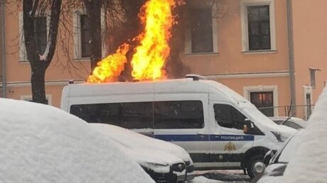 Микроавтобус Росгвардии, сгоревший в Москве, подожгли: установлено время