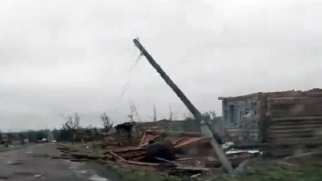 Видео последствий урагана, разрушавшего дома на Кузбассе: под завалами выжили не все