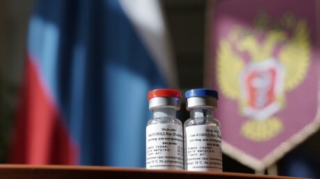 Путин сопоставил отечественные вакцины от COVID-19 с автоматом "АК-47"