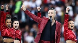 Robbie Williams,Робби Уильямс, скандал, открытие ЧМ-2018, лужники, москва, послал., фак, fuck