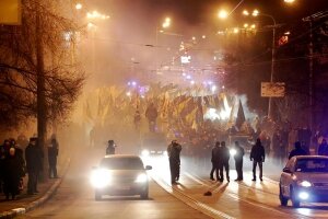 Украина, днепропетровск, марш, азов, неонацисты, кадры, годовщина майдана