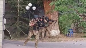 киргизия, алмазбек атамбаев, задержание, резиденция, видео, штурм, спецназ, происшествия