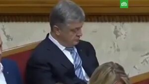 порошенко, уснул в раде, парламент, заседание, кадры, высмеяли, сеть