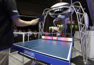 робот, настольный теннис, пинг-понг, книга рекордов гиннеса, сенсоры, искусственный интеллект, omron, экран 