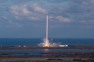 SpaceX, ракета, космодром, мыс Канаверал, США, космический аппарат, спутник, GovSat-1, Falcon 9, ступень ракеты